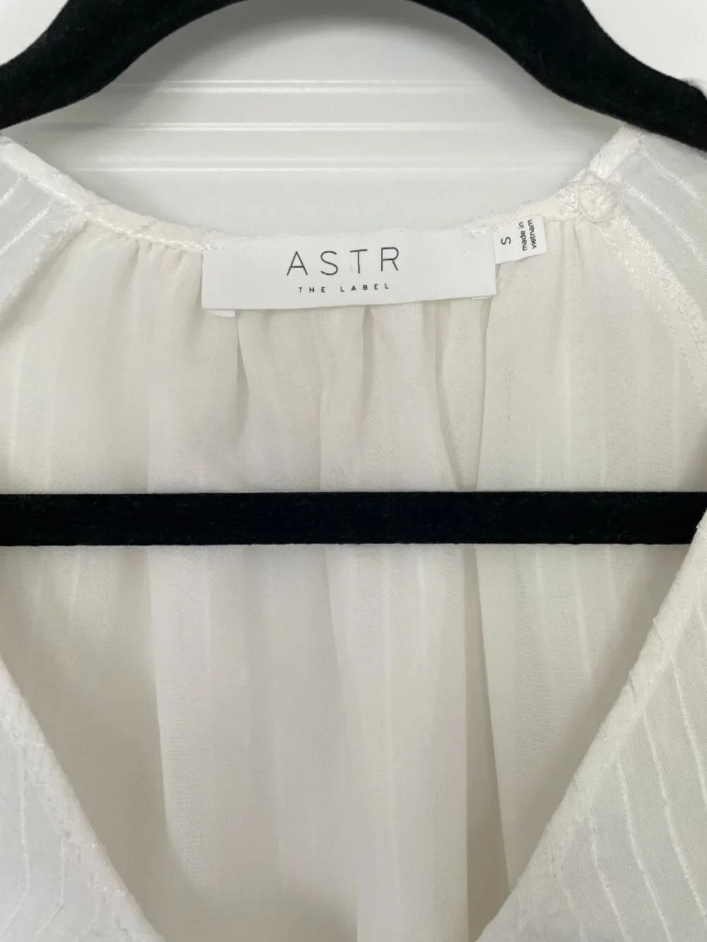 ASTR The Label White Sheer Ruched Sleeve Blouse S V Neck Tie Detail Stripe